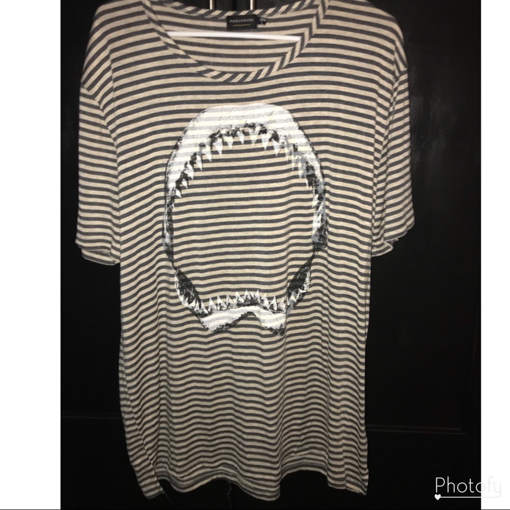 Shark mouth striped Tee size L